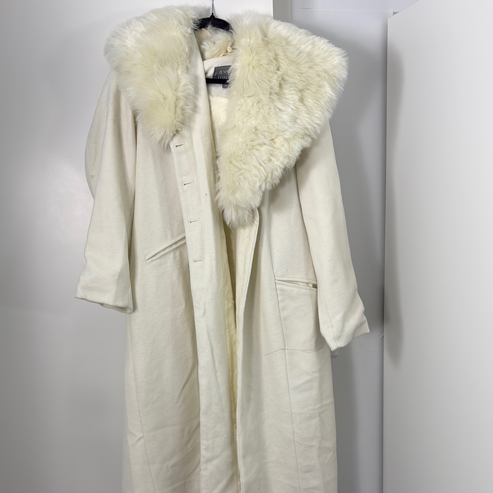 Elegant White Faux Fur Collar Coat